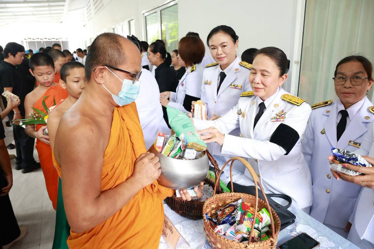 title - สำนักงานการปฏิรูปที่ดินจังหวัดเพชรบูรณ์ เข้าร่วมพิธีบำเพ็ญกุศลในวาระครบ 100 วัน(สตมวาร) แห่งการสิ้นพระชนม์ ถวายเป็นพระกุศลแด่สมเด็จพระเจ้าลูกเธอ เจ้าฟ้าพัชรกิติยาภา นเรนทิราเทพยวดี กรมหลวงราชสาริณีสิริพัชร มหาวัชรราชธิดา 